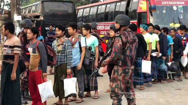 ဘင်္ဂလားဒေ့ရှ်ဘက် ထွက်ပြေးသွားတဲ့ စစ်ကောင်စီတပ်ဖွဲ့ဝင် သုံးရာနီးပါးကို ပြန်ပို့ ဘင်္ဂလားဒေ့ရှ်ဘက် ထွက်ပြေးသွားတဲ့ စစ်ကောင်စီတပ်ဖွဲ့ဝင် သုံးရာနီးပါးကို ပြန်ပို့