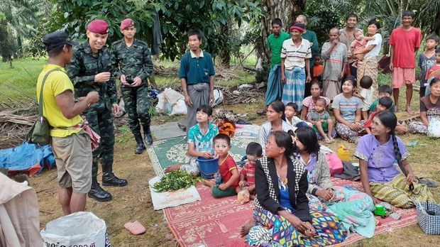 တိုက်ပွဲကြောင့် ကော့သောင်းဒေသခံ ၁၀၀ ကျော် ထိုင်းဘက်ထွက်ပြေး တိုက်ပွဲကြောင့် ကော့သောင်းဒေသခံ ၁၀၀ ကျော် ထိုင်းဘက်ထွက်ပြေး