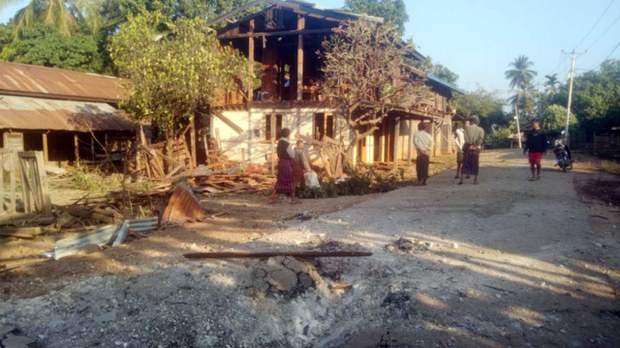 တိုက်ပွဲကြောင့် ဘောလခဲမြို့ခံတွေ နေရပ်ရွှေ့ပြောင်းဖို့ တော်လှန်ရေးတပ်ဖွဲ့တွေ ပြော