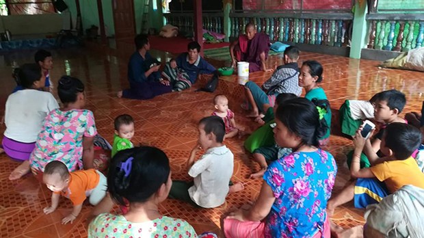 karen-villagers-622.jpg karen-villagers-622.jpg