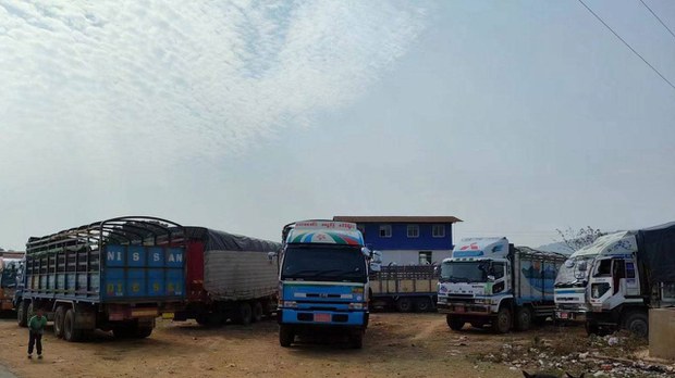 ဗန်းမော် - လွယ်ဂျယ်နယ်စပ်လမ်း တိုက်ပွဲကြောင့် ကုန်ကားတွေပိတ်မိနေ