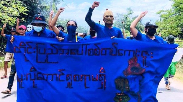 နိုင်ငံရေးအကျဉ်းသားတွေ အမြန်လွှတ်ပေးဖို့ အပြာရောင်လှုပ်ရှားမှု ပြုလုပ်တောင်းဆို နိုင်ငံရေးအကျဉ်းသားတွေ အမြန်လွှတ်ပေးဖို့ အပြာရောင်လှုပ်ရှားမှု ပြုလုပ်တောင်းဆို