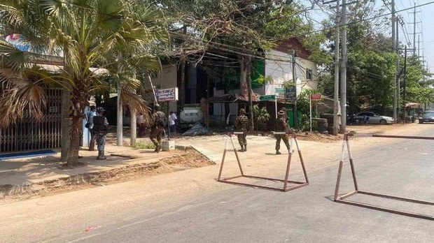 မင်္ဂလာဒုံလေတပ်နဲ့ ကြံ့ခိုင်ဖွံ့ဖြိုးရေးပါတီရုံး ဗုံးပစ်တိုက်ခိုက်ခံရ