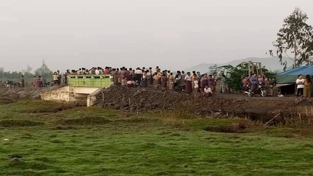 ပုဏ္ဏားကျွန်းမြို့မှာ ဗုံးပေါက်လို့ အရပ်သား လေးဦး သေဆုံး ပုဏ္ဏားကျွန်းမြို့မှာ ဗုံးပေါက်လို့ အရပ်သား လေးဦး သေဆုံး