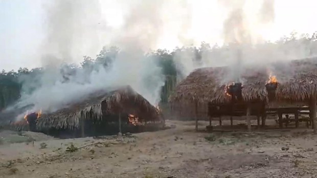 ဘုတ်ပြင်းနဲ့ ရေဖြူက စစ်ကောင်စီတပ်စခန်းနှစ်ခုကို ဒေသကာကွယ်ရေးအဖွဲ့တွေ သိမ်းဆည်း ဘုတ်ပြင်းနဲ့ ရေဖြူက စစ်ကောင်စီတပ်စခန်းနှစ်ခုကို ဒေသကာကွယ်ရေးအဖွဲ့တွေ သိမ်းဆည်း