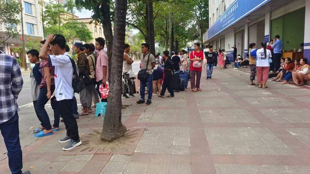 တရုတ်နိုင်ငံ ရွှေလီမြို့မှာအဖမ်းခံရတဲ့ မြန်မာလုပ်သားကိုးဦး ရွှေလီထောင်ကို အပို့ခံထားရ တရုတ်နိုင်ငံ ရွှေလီမြို့မှာအဖမ်းခံရတဲ့ မြန်မာလုပ်သားကိုးဦး ရွှေလီထောင်ကို အပို့ခံထားရ