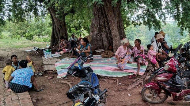 ဝက်လက်မြို့နယ် ဟလင်းရွာက နေအိမ်လေးဆယ်ခန့် မီးရှို့ဖျက်ဆီးခံရ ဝက်လက်မြို့နယ် ဟလင်းရွာက နေအိမ်လေးဆယ်ခန့် မီးရှို့ဖျက်ဆီးခံရ