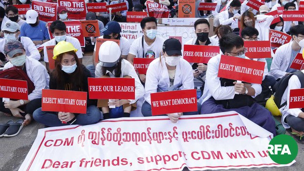 ခြိမ်းခြောက်ခံရတဲ့ ဆေးရုံဝန်ထမ်းတွေ အိမ်ရာထဲကထွက်ခွာ ခြိမ်းခြောက်ခံရတဲ့ ဆေးရုံဝန်ထမ်းတွေ အိမ်ရာထဲကထွက်ခွာ