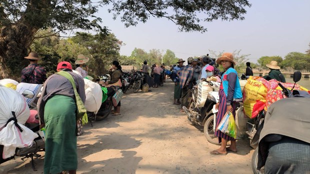 ခင်ဦးမှာ လက်နက်ကြီးကြောင့် ကလေးတစ်ဦးသေဆုံးပြီး ဒေသခံ ရှစ်ထောင်နီးပါး ထွက်ပြေး ခင်ဦးမှာ လက်နက်ကြီးကြောင့် ကလေးတစ်ဦးသေဆုံးပြီး ဒေသခံ ရှစ်ထောင်နီးပါး ထွက်ပြေး