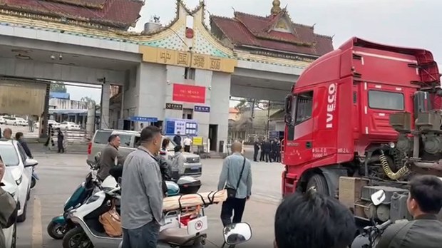 လက်နက်ကိုင်တပ် ထိန်းချုပ်တဲ့ နယ်စပ်ဂိတ်တွေ တင်းကျပ်ဖို့ စစ်ကောင်စီနဲ့ တရုတ် ဆွေးနွေး လက်နက်ကိုင်တပ် ထိန်းချုပ်တဲ့ နယ်စပ်ဂိတ်တွေ တင်းကျပ်ဖို့ စစ်ကောင်စီနဲ့ တရုတ် ဆွေးနွေး