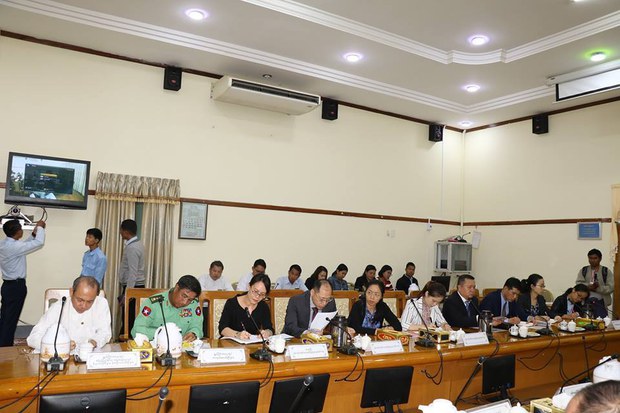 myanmar-china-bord-gate-discuss-622.jpg myanmar-china-bord-gate-discuss-622.jpg