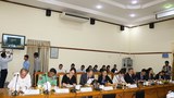 myanmar-china-bord-gate-discuss-622.jpg