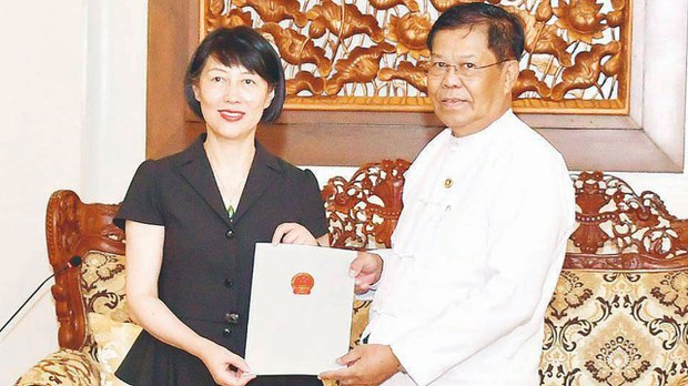 တရုတ်သံအမတ်နဲ့ ကောင်စစ်ဝန်ချုပ် မြန်မာပြည်ရောက် တရုတ်သံအမတ်နဲ့ ကောင်စစ်ဝန်ချုပ် မြန်မာပြည်ရောက်
