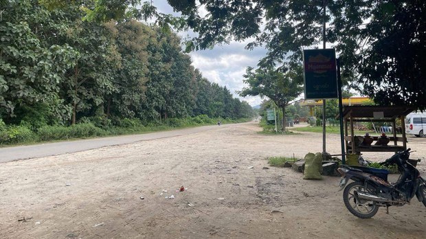တိုက်ပွဲကြောင့် မန္တလေး-မြစ်ကြီးနားလမ်း ပိတ်နေပြီး ကုန်စီးဆင်းမှု ရပ်တန့်
