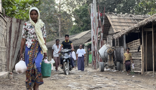 စစ်မှုထမ်းသူတွေကိုထောက်ပံ့ဖို့ ငွေကြေးကောက်ခံနေကြောင်း ရိုဟင်ဂျာဒုက္ခသည်တွေပြော စစ်မှုထမ်းသူတွေကိုထောက်ပံ့ဖို့ ငွေကြေးကောက်ခံနေကြောင်း ရိုဟင်ဂျာဒုက္ခသည်တွေပြော