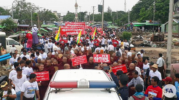 dala-bridge-protest-622.jpg dala-bridge-protest-622.jpg