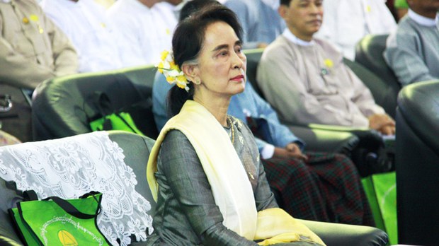 ဒေါ်အောင်ဆန်းစုကြည် ထောင်တွင်းတရားရုံးမှာ စတင်စစ်ဆေးခံရ ဒေါ်အောင်ဆန်းစုကြည် ထောင်တွင်းတရားရုံးမှာ စတင်စစ်ဆေးခံရ