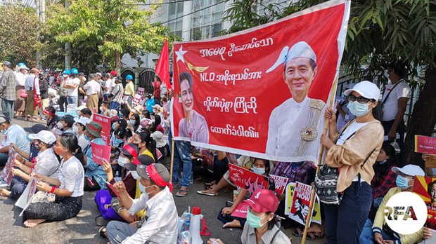 ဒေါ်အောင်ဆန်းစုကြည်နဲ့ သမ္မတဦးဝင်းမြင့်ကို တွေ့ခွင့်ရဖို့ ရှေ့နေအဖွဲ့ တင်ပြထားပေမယ့် အကြောင်းမပြန်သေး ဒေါ်အောင်ဆန်းစုကြည်နဲ့ သမ္မတဦးဝင်းမြင့်ကို တွေ့ခွင့်ရဖို့ ရှေ့နေအဖွဲ့ တင်ပြထားပေမယ့် အကြောင်းမပြန်သေး