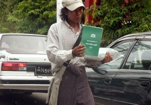 con_hawker_305px.jpg
