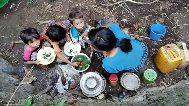 kayah-refugees.jpg kayah-refugees.jpg