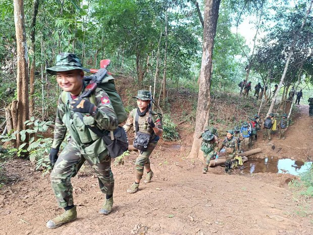 ရပ်စောက်မြို့နယ်မှာ စစ်ကောင်စီနဲ့ DPLA တိုက်ပွဲဖြစ်နေ ရပ်စောက်မြို့နယ်မှာ စစ်ကောင်စီနဲ့ DPLA တိုက်ပွဲဖြစ်နေ