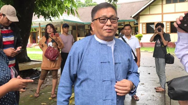 ဒေါက်တာ ခလမ်ဆမ်ဆွန်ကို စစ်ကောင်စီက ပြန်လွှတ်ပေးပြီး ခရီးသွားခွင့် ပိတ်ပင်ထား ဒေါက်တာ ခလမ်ဆမ်ဆွန်ကို စစ်ကောင်စီက ပြန်လွှတ်ပေးပြီး ခရီးသွားခွင့် ပိတ်ပင်ထား