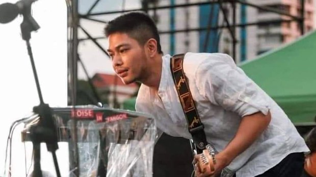 အဆိုတော် အီတိုး ထောင်သုံးနှစ်ချခံရ