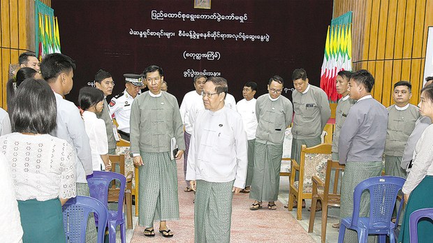 ရွေးကောက်ပွဲအတွက် အရှိန်မြှင့်ပြင်ဆင်ရမယ်လို့ စစ်ကောင်စီ UEC ဥက္ကဋ္ဌပြော ရွေးကောက်ပွဲအတွက် အရှိန်မြှင့်ပြင်ဆင်ရမယ်လို့ စစ်ကောင်စီ UEC ဥက္ကဋ္ဌပြော