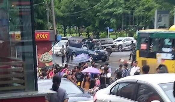 မြေနီကုန်း ခုံးတံတားအောက် ပေါက်ကွဲမှု ရှစ်ဦးထက်မနည်း ဒဏ်ရာရ မြေနီကုန်း ခုံးတံတားအောက် ပေါက်ကွဲမှု ရှစ်ဦးထက်မနည်း ဒဏ်ရာရ