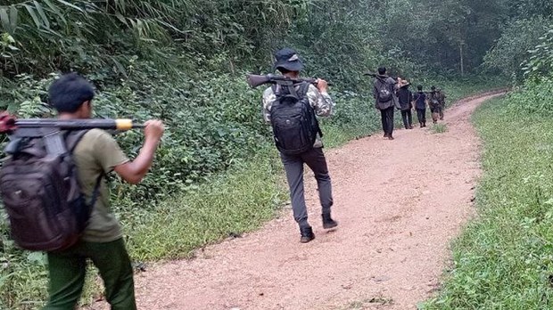 အမ်း-ပဒါန်းလမ်းက နေအိမ် နှစ်ရာကျော် မီးရှို့ဖျက်ဆီးခံရ အမ်း-ပဒါန်းလမ်းက နေအိမ် နှစ်ရာကျော် မီးရှို့ဖျက်ဆီးခံရ
