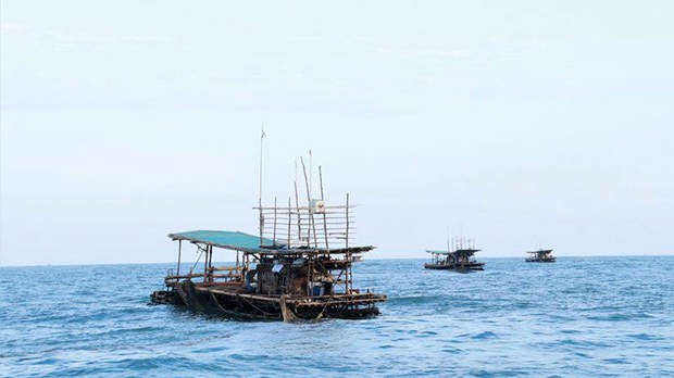 ပင်လယ်ထဲ မျောပါသွားတဲ့ ကျားဖောင်လုပ်သား ၁၂ ဦးကို ကယ်ခဲ့ကြောင်း စစ်ကောင်စီပြော ပင်လယ်ထဲ မျောပါသွားတဲ့ ကျားဖောင်လုပ်သား ၁၂ ဦးကို ကယ်ခဲ့ကြောင်း စစ်ကောင်စီပြော
