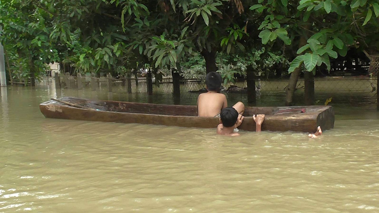 မကွေးတိုင်း၊ ကံမမြို့နယ်အတွင်း ရေနစ်မြုပ်နေသည့် ကျေးရွာတစ်ရွာကို ၂၀၂၄ ခုနှစ်၊ ဇူလိုင်လ ၂၃ ရက်နေ့က တွေ့ရစဉ်။ (Photo: Facebook/ Aung Kyaw Thu)