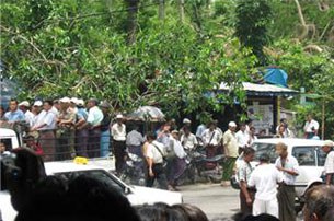 thugs_at_NLD_305px.jpg thugs_at_NLD_305px.jpg