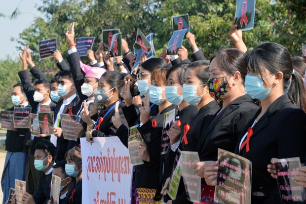 အမျိုးသမီးရှေ့နေ လေးဦး မန္တလေးမှာ အဖမ်းခံရ အမျိုးသမီးရှေ့နေ လေးဦး မန္တလေးမှာ အဖမ်းခံရ