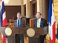 kouchner_nitya_30-10-07_A_2.jpg kouchner_nitya_30-10-07_A_2.jpg