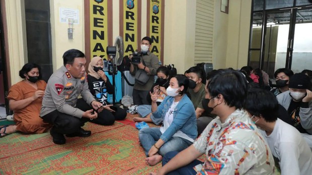မြန်မာနိုင်ငံက ငွေလိမ်ဂိုဏ်းမှာ ပိတ်မိနေတဲ့ အင်ဒိုနီးရှားတွေကို ကယ်တင်ရေး လုပ်ဆောင် မြန်မာနိုင်ငံက ငွေလိမ်ဂိုဏ်းမှာ ပိတ်မိနေတဲ့ အင်ဒိုနီးရှားတွေကို ကယ်တင်ရေး လုပ်ဆောင်