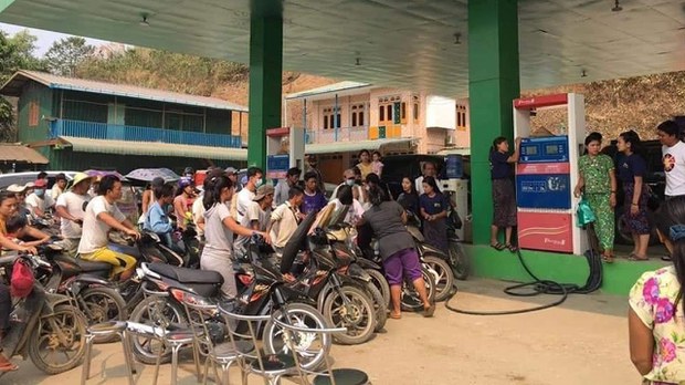 ဖားကန့်မှာ ဓာတ်ဆီတစ်ဂါလံ နှစ်သောင်းကျပ်ထိ စျေးမြင့်တက်