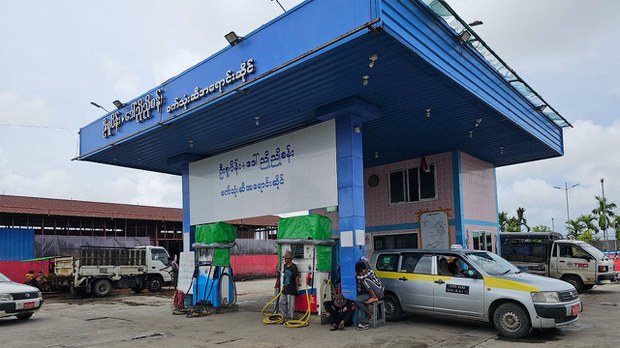 ဧရာဝတီတိုင်းကနေ ရခိုင်ပြည်နယ်ထဲ စက်သုံးဆီသယ်ခွင့် စစ်ကောင်စီ ကန့်သတ် ဧရာဝတီတိုင်းကနေ ရခိုင်ပြည်နယ်ထဲ စက်သုံးဆီသယ်ခွင့် စစ်ကောင်စီ ကန့်သတ်