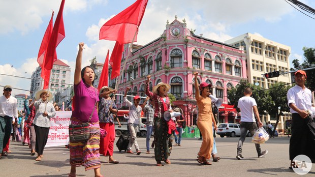 fuyung-workers-protest-622.jpg fuyung-workers-protest-622.jpg