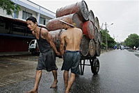 workers_oil_drums_200px.jpg workers_oil_drums_200px.jpg