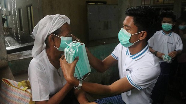 h1n1-mask-622.jpg h1n1-mask-622.jpg