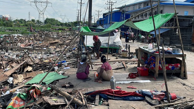 လှိုင်သာယာက ကျူးကျော်တွေ ဘူဒိုဇာနဲ့ ဖျက်ဆီးရှင်းလင်းခံရ လှိုင်သာယာက ကျူးကျော်တွေ ဘူဒိုဇာနဲ့ ဖျက်ဆီးရှင်းလင်းခံရ