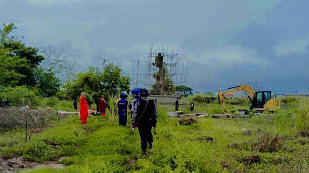 လှိုင်သာယာမှာ နေအိမ် သုံးရာကျော် ကျူးကျော်ဆိုပြီး ဖယ်ရှားခံရ လှိုင်သာယာမှာ နေအိမ် သုံးရာကျော် ကျူးကျော်ဆိုပြီး ဖယ်ရှားခံရ