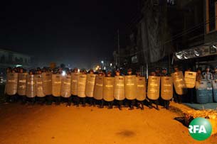 hleku-riot-305.jpg hleku-riot-305.jpg
