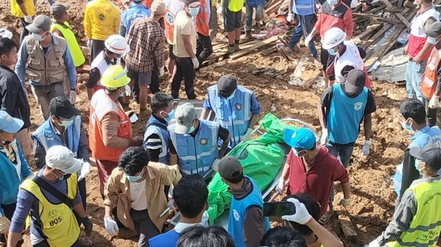 ဖားကန့် ကျောက်စိမ်းတွင်း နွံကန်ပေါက်ကျမှု သေဆုံးသူ ၂၁ ဦးအထိ ရှိလာ ဖားကန့် ကျောက်စိမ်းတွင်း နွံကန်ပေါက်ကျမှု သေဆုံးသူ ၂၁ ဦးအထိ ရှိလာ
