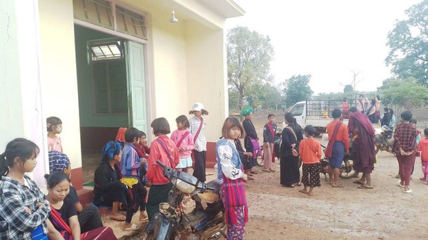 ဆီဆိုင်မြို့မှာ တိုက်ပွဲကြောင့် ဒေသခံ တစ်ထောင်နီးပါး ထွက်ပြေးနေရ ဆီဆိုင်မြို့မှာ တိုက်ပွဲကြောင့် ဒေသခံ တစ်ထောင်နီးပါး ထွက်ပြေးနေရ