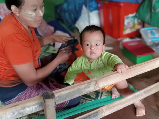 ရှမ်း-ကယားနယ်စပ်က စစ်ဘေးဒုက္ခသည်ကလေးငယ်တွေ အရေပြားရောဂါ ဖြစ်ပွားနေ ရှမ်း-ကယားနယ်စပ်က စစ်ဘေးဒုက္ခသည်ကလေးငယ်တွေ အရေပြားရောဂါ ဖြစ်ပွားနေ