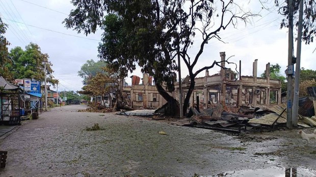 အင်းတော်မြို့မှာ နှစ်ဖက်တိုက်ပွဲပြင်းထန်နေ အင်းတော်မြို့မှာ နှစ်ဖက်တိုက်ပွဲပြင်းထန်နေ