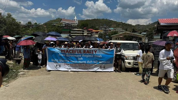 အိန္ဒိယ-မြန်မာနယ်စပ် ခြံစည်းရိုးခတ်မဲ့ အစီအစဉ်ကို ဒေသခံတွေ ဆန္ဒပြ အိန္ဒိယ-မြန်မာနယ်စပ် ခြံစည်းရိုးခတ်မဲ့ အစီအစဉ်ကို ဒေသခံတွေ ဆန္ဒပြ