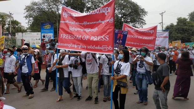 reporter-protest.jpg reporter-protest.jpg